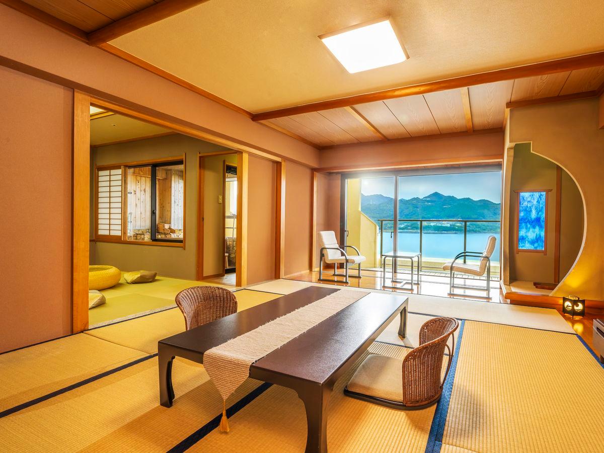 Suite, 4 Futon Beds, Ocean View, Outdoor View, Bathtub