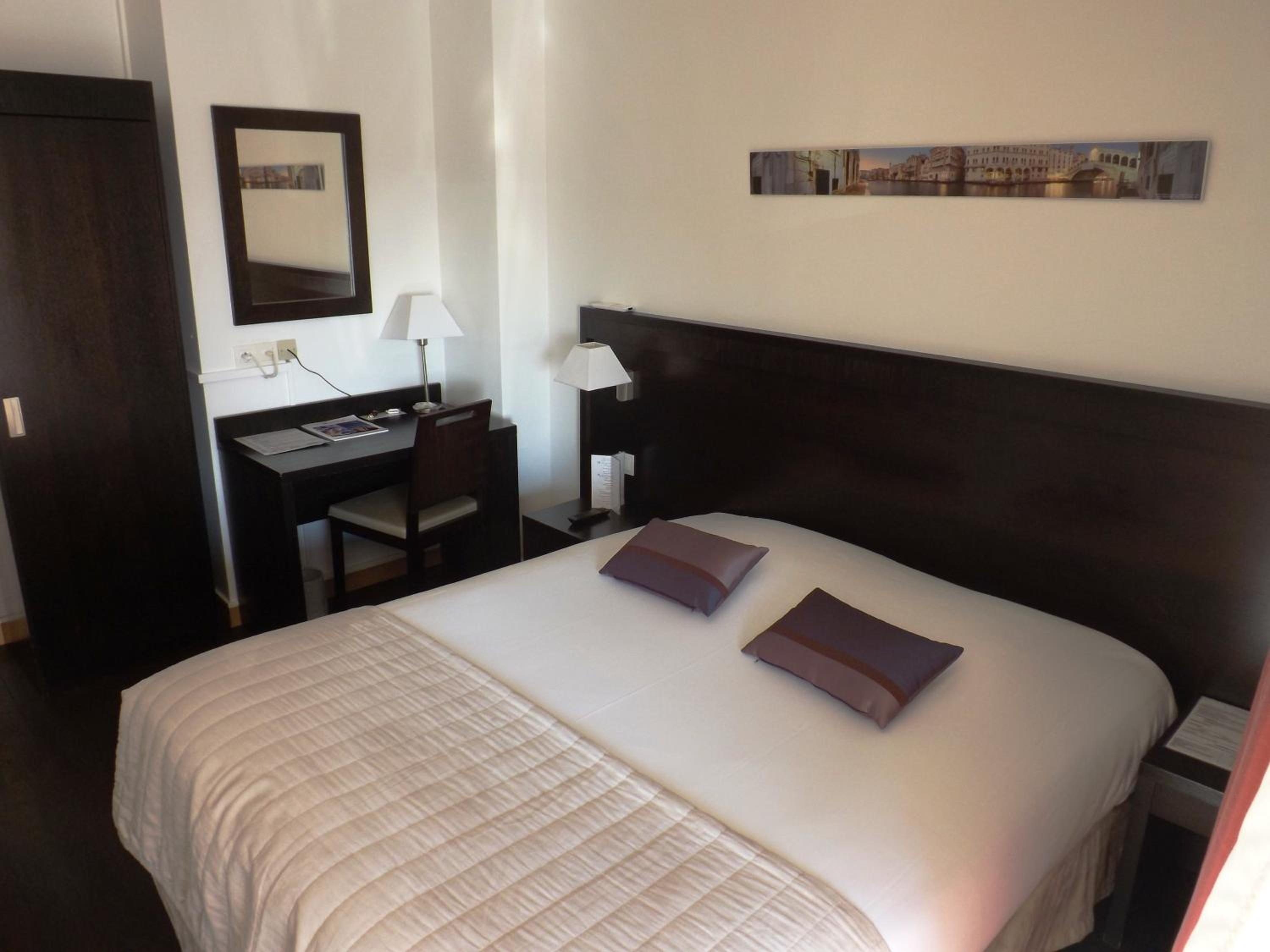 غرفة قياسية بسرير مزدوج، Exclusive Hotel Comte De Nice 4/10
