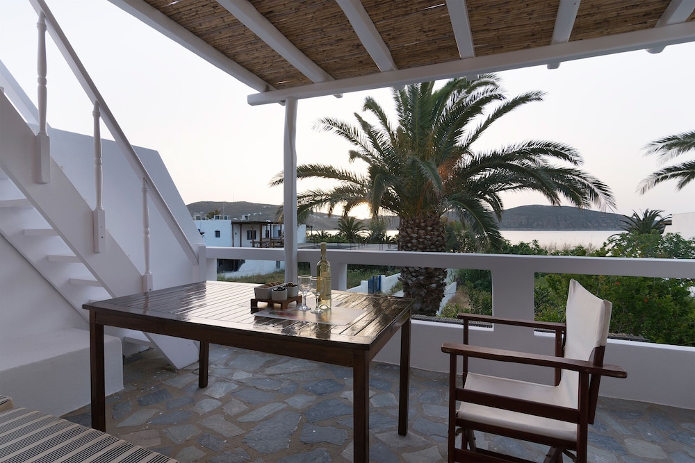 SERIFOS BEACH HOTEL 38/50