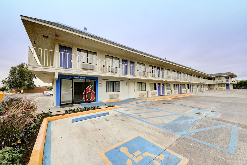 Motel6 San Marcos, TX 6/49