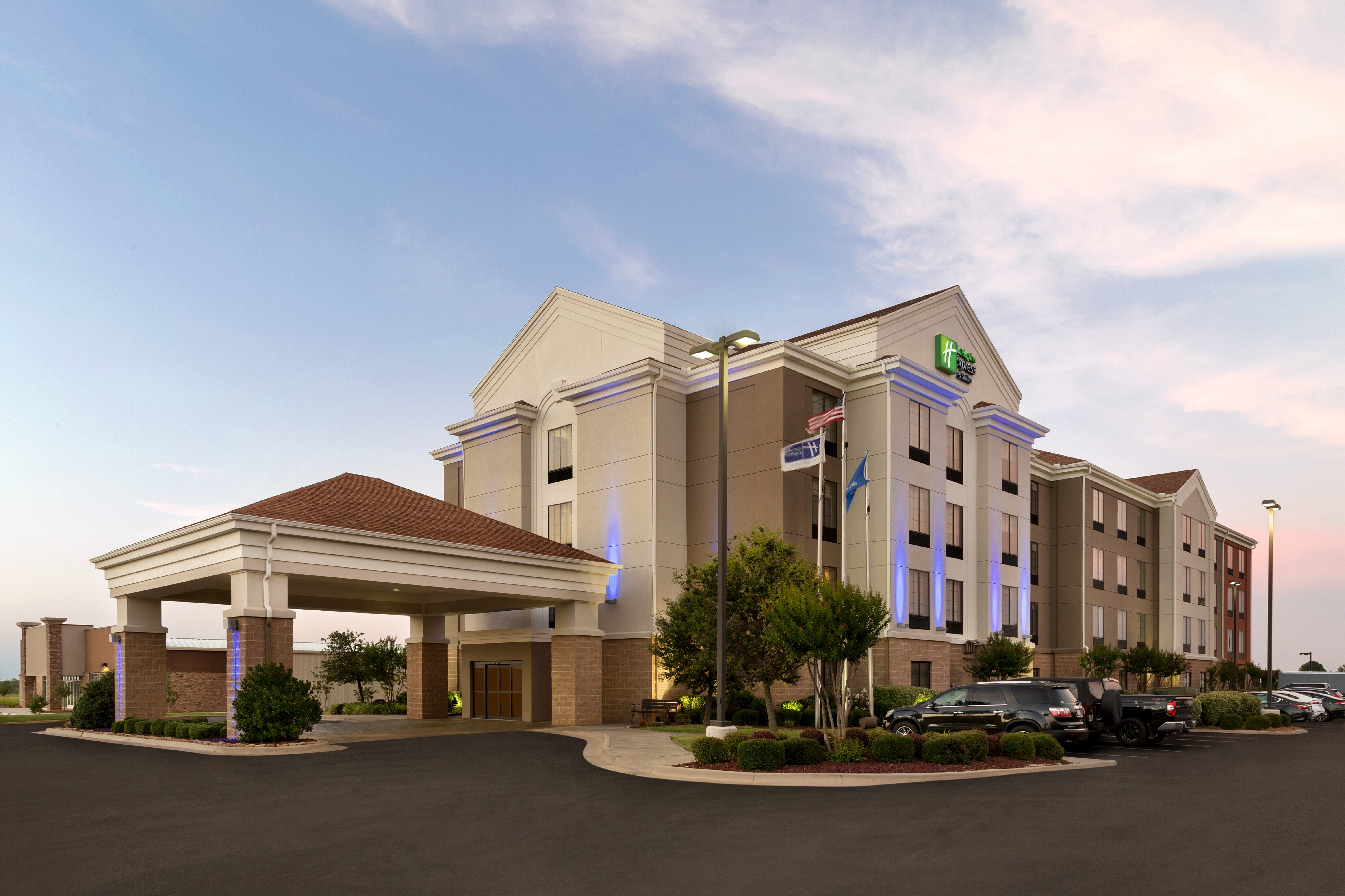 Holiday Inn Express Hotel & Suites Shawnee I-40 58/59