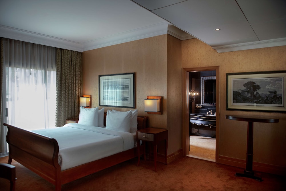 Radisson Blu Martinez Beirut 10/72