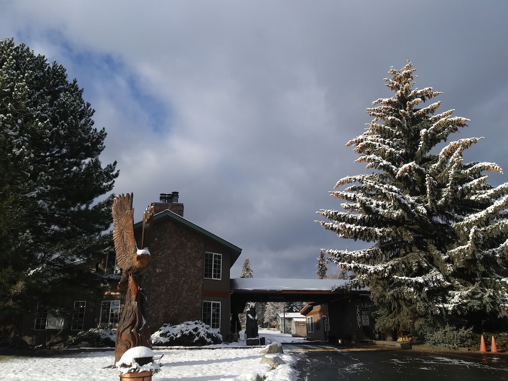 Chalet Motel Whitefish 63/64