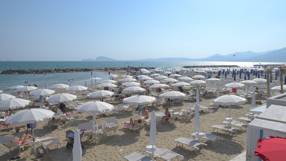 Bajamar Beach Hotel 43/49