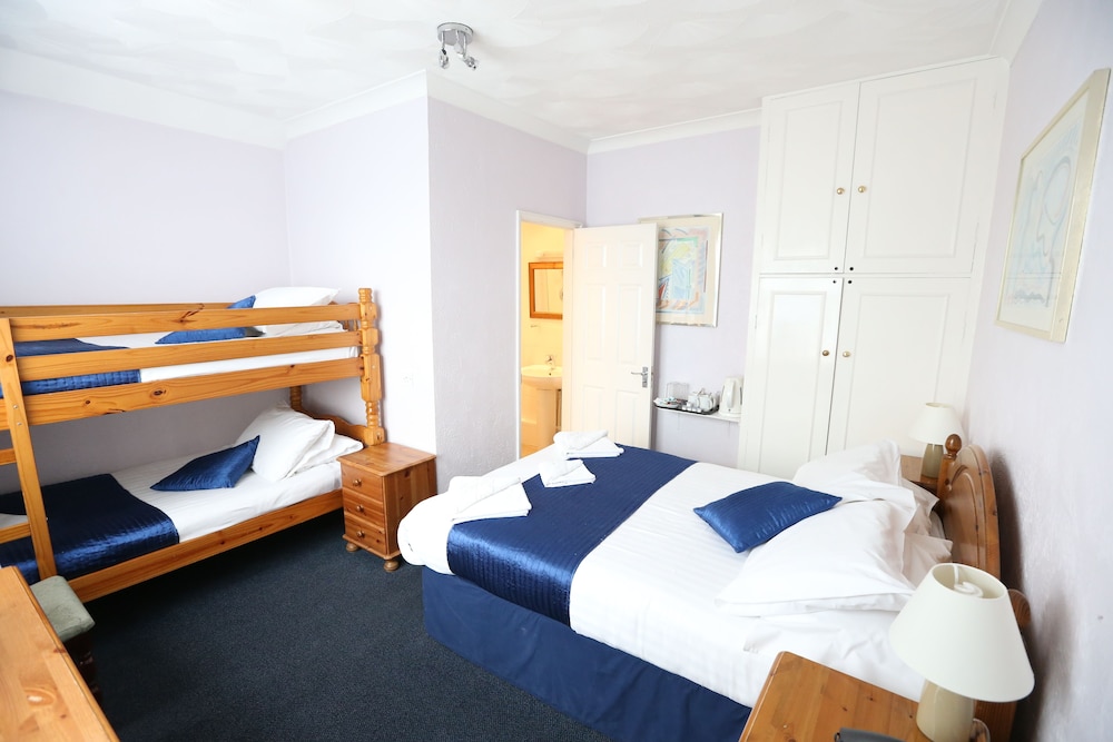 The Corner House Hotel Guest House 25/45