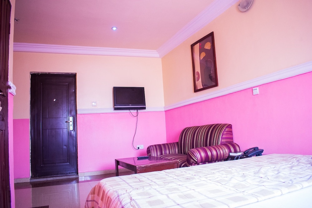Maria Suites 6/41