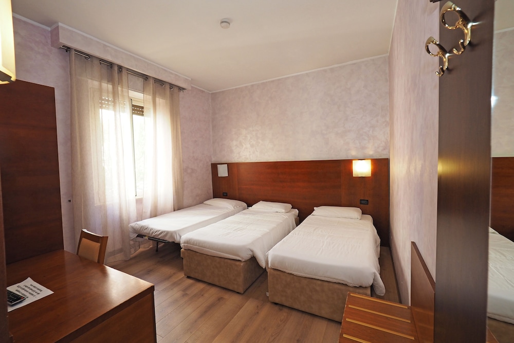 ROOM, TRIPLE