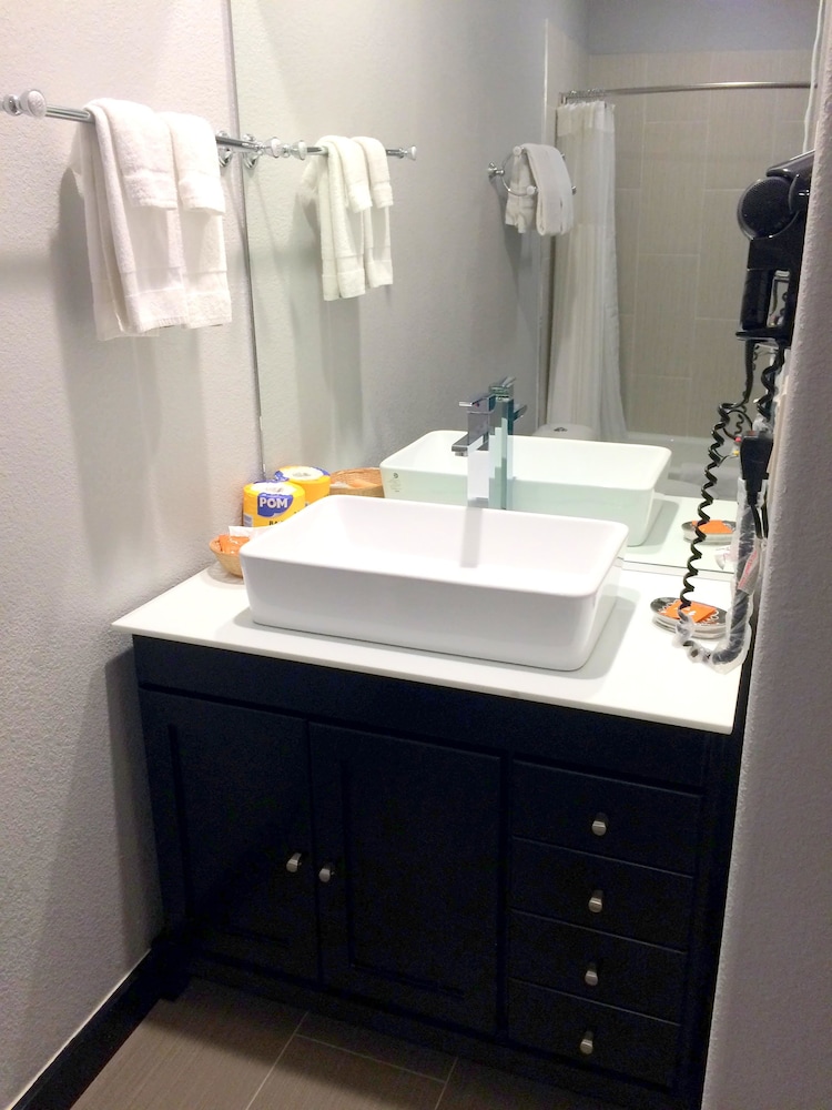 FairBridge Inn & Suites Merced - Gateway to Yosemite 24/27