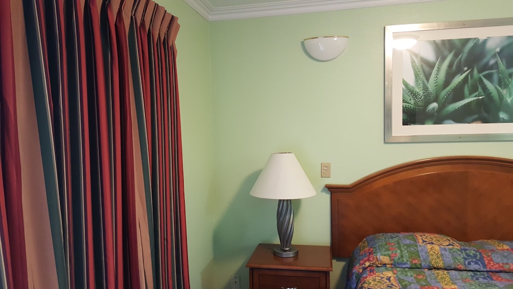 Flamingo Inn Long Beach 37/56