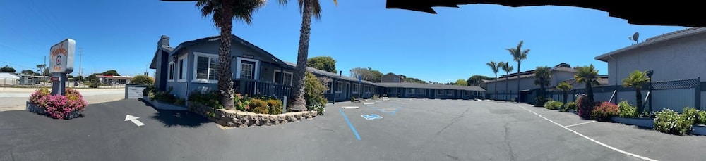 Monterey Fireplace Inn 17/30
