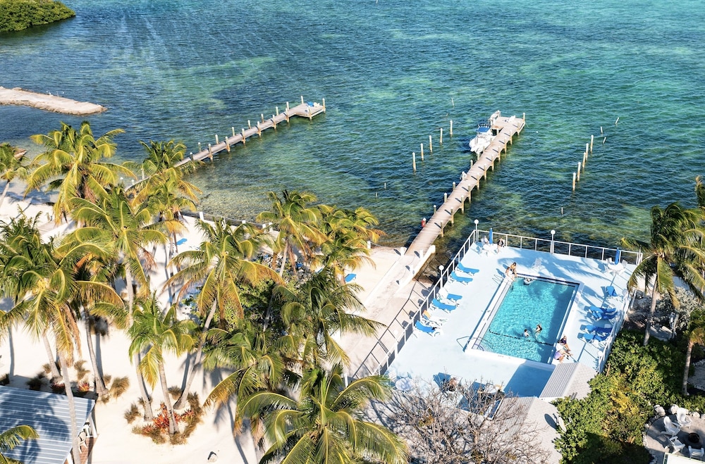 Pines Palms Resort 60/73