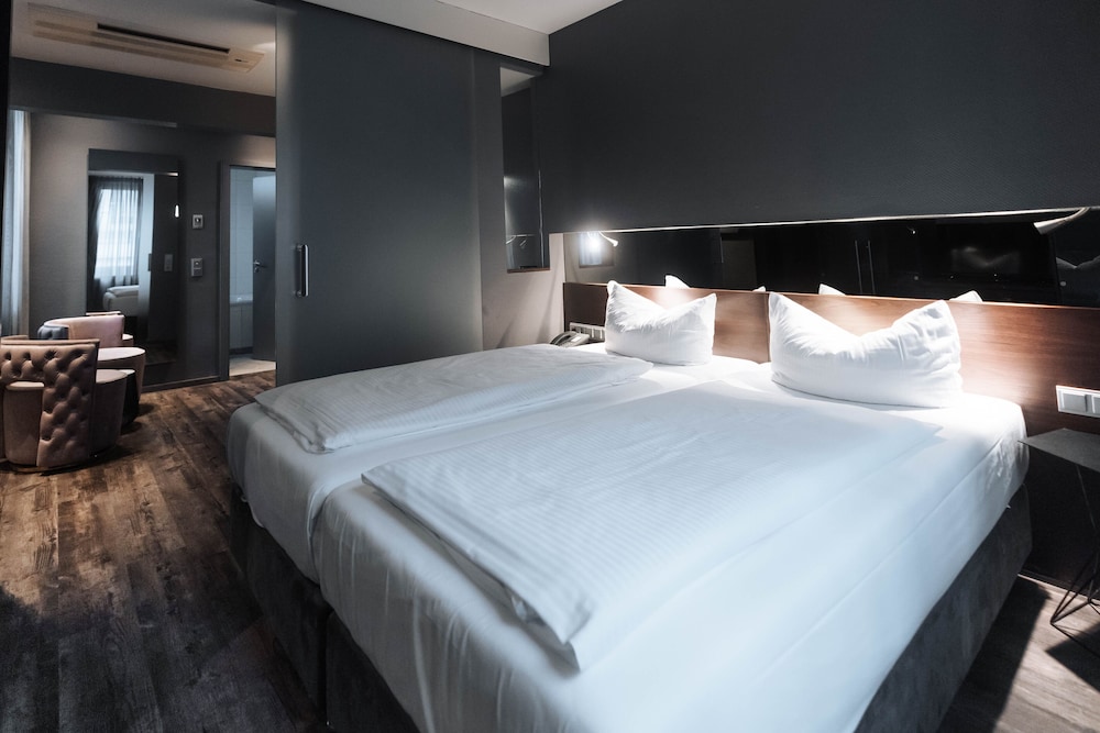 MEDIUM, PREMIUM, QUEEN BED
