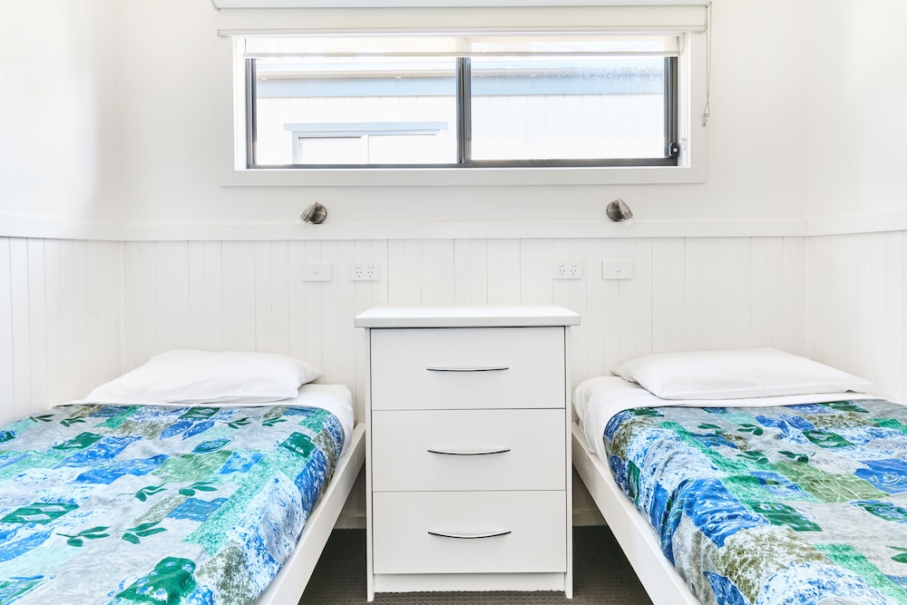 ANGLESEA BEACHFRONT FAMILY CARAVAN PARK 11/50