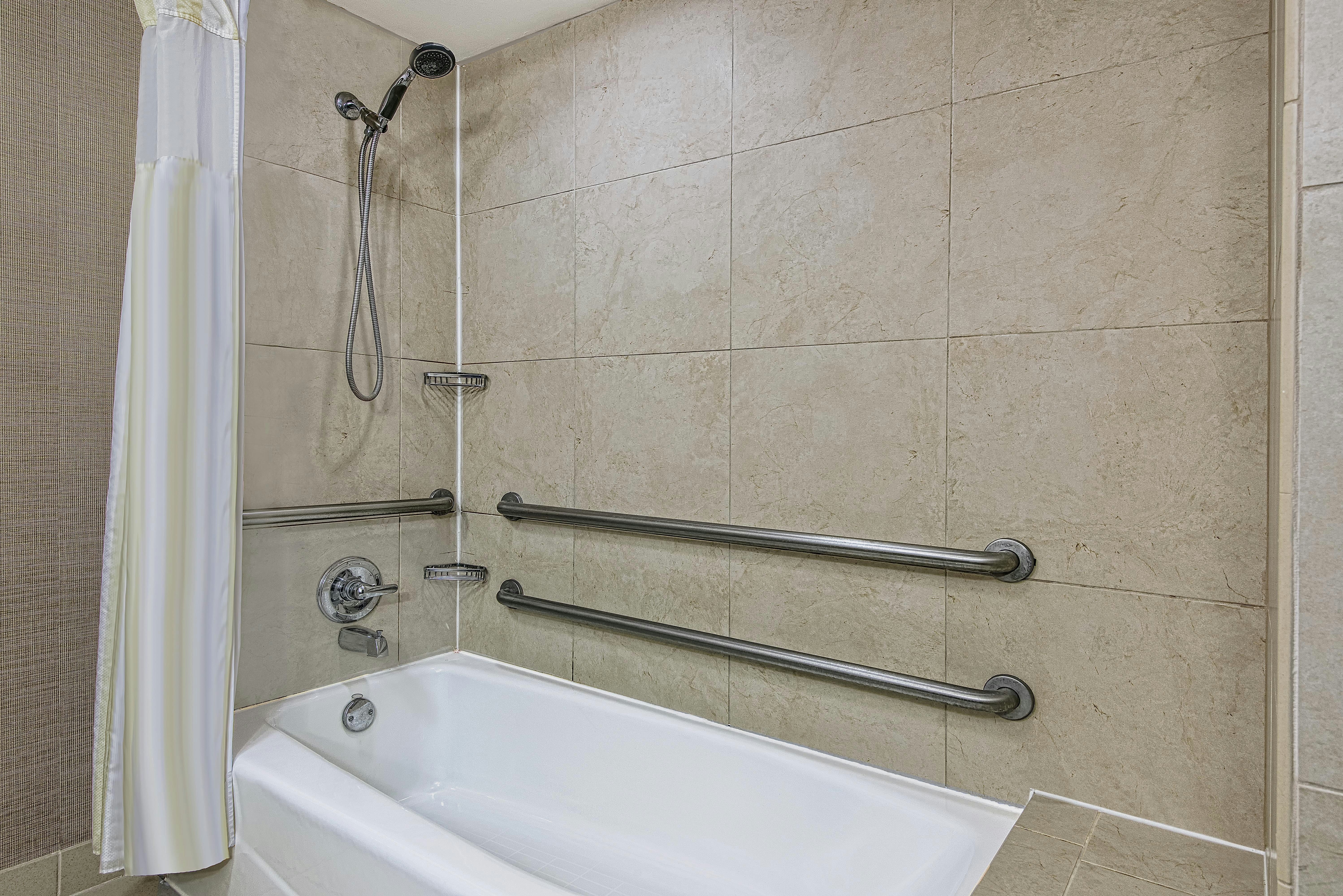 Room, 2 Queen Beds, Bathtub, Accessible, Hilton Garden Inn San Antonio Airport Hotel 2/2