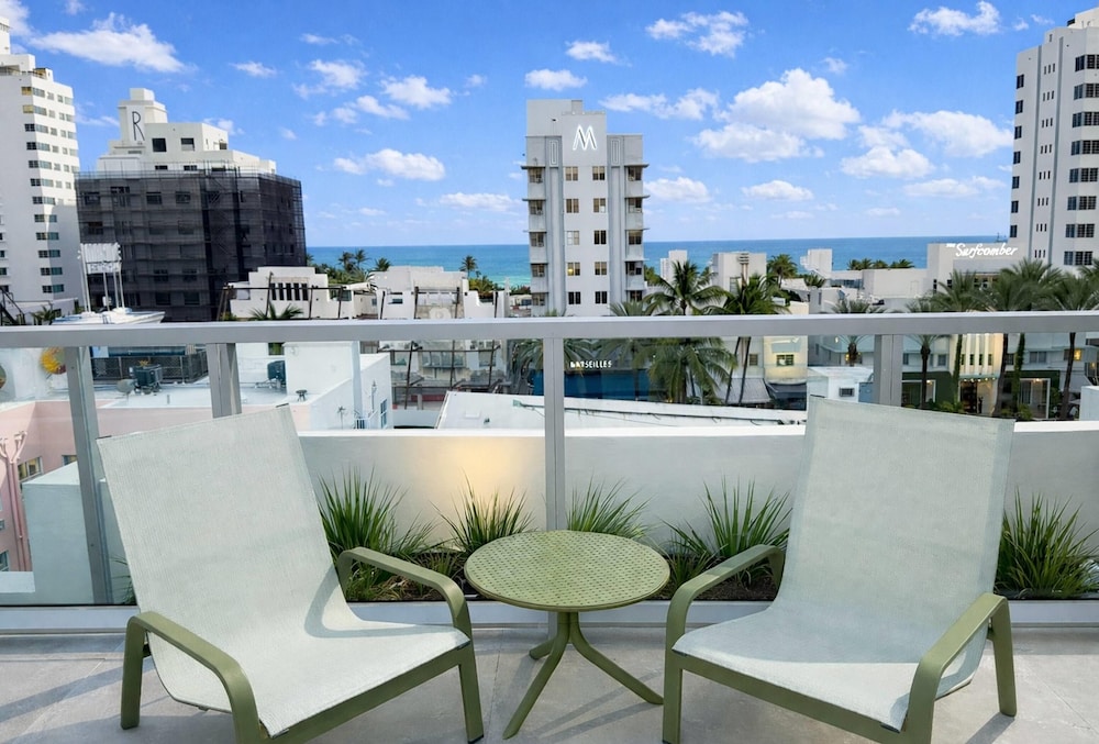 Dolce by Wyndham Miami Beach 43/59