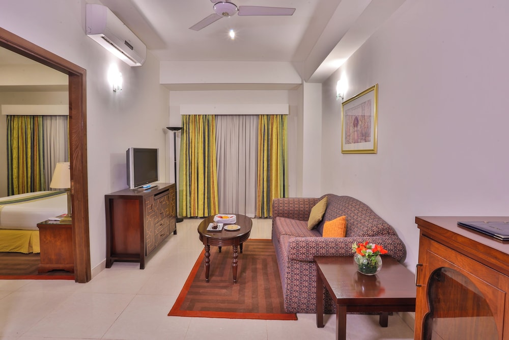 Avari Xpress Islamabad 24/42
