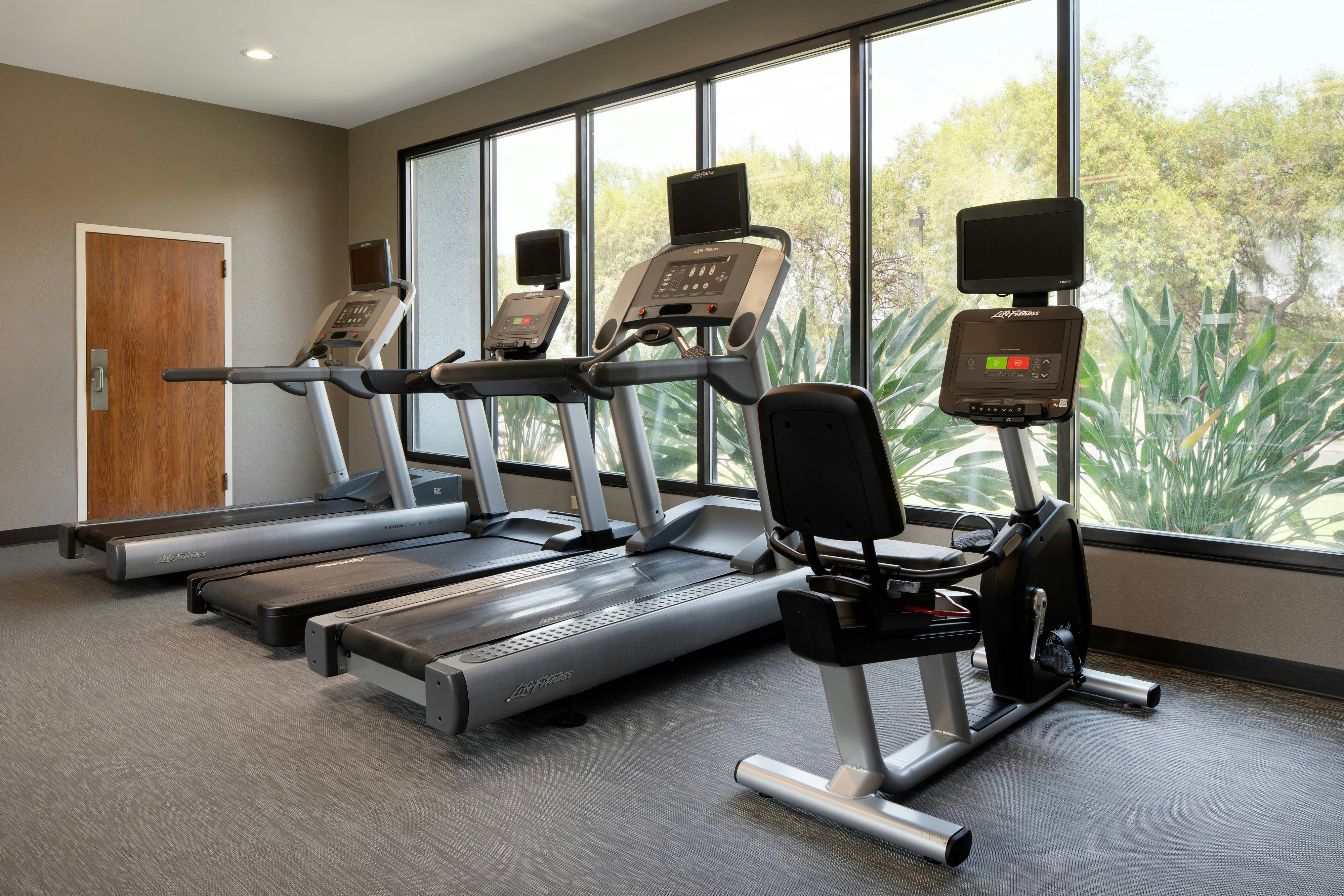 Courtyard By Marriott Fresno 5/8