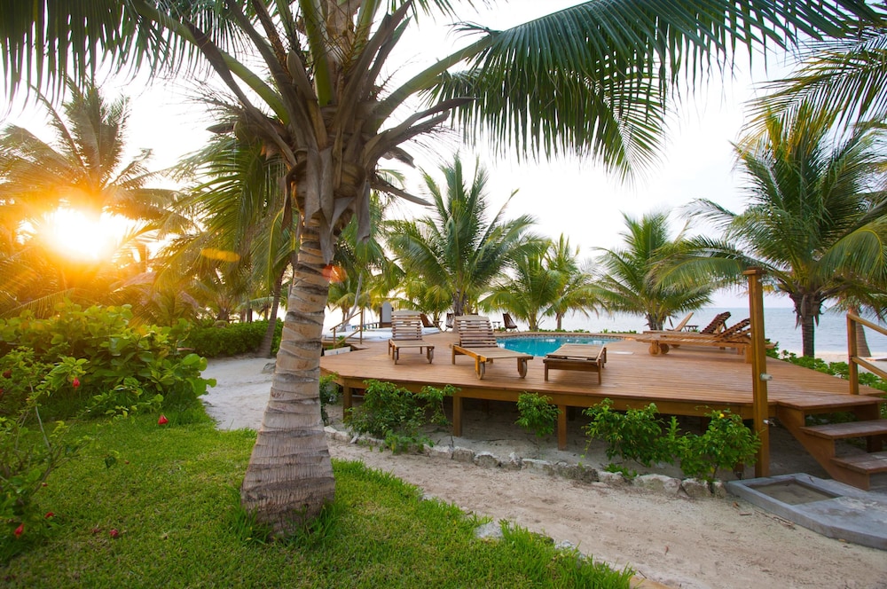 Caribbean Villas Hotel 73/77