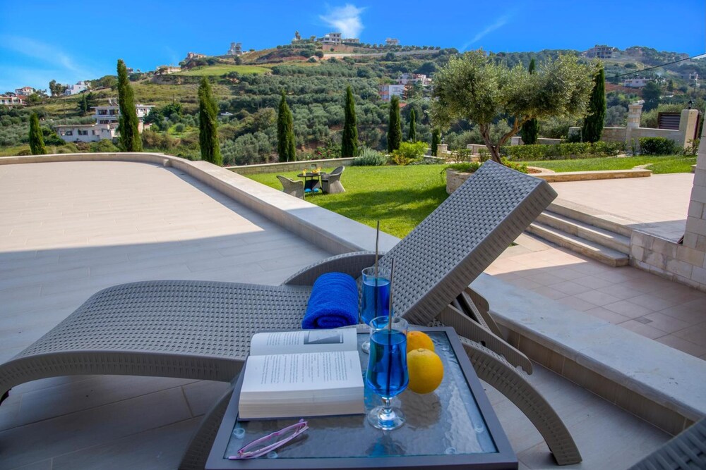 Casa Leone Suites 35/50