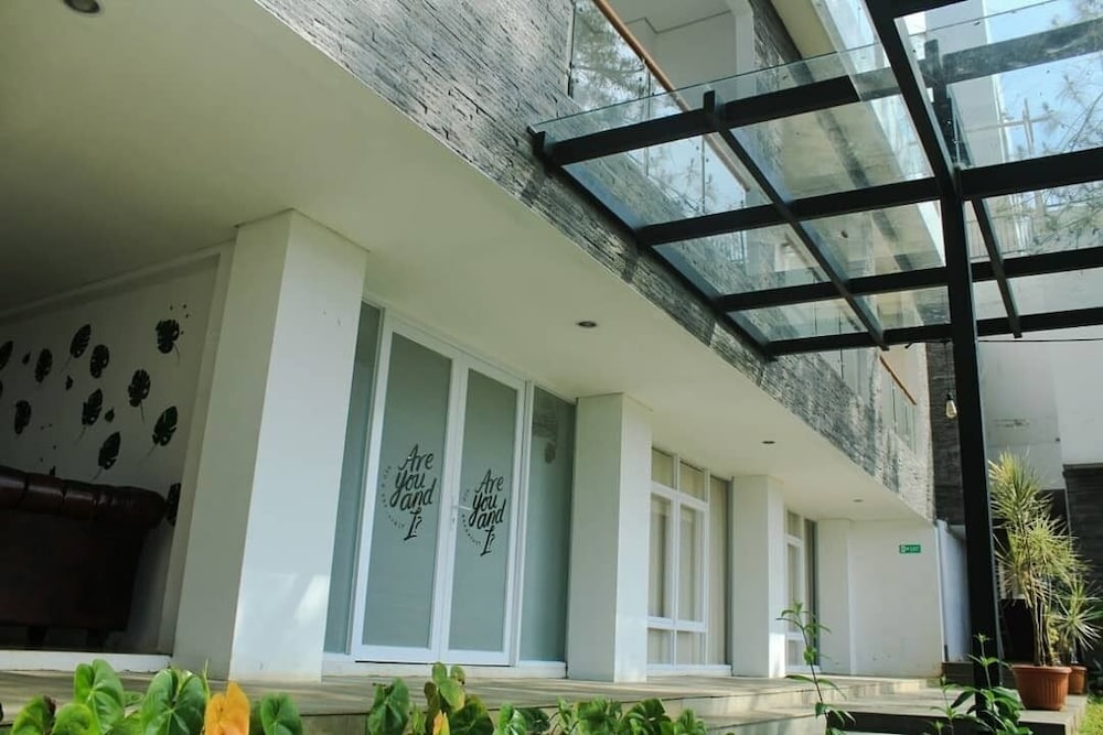 Are You And I Bed and Breakfast 1/50