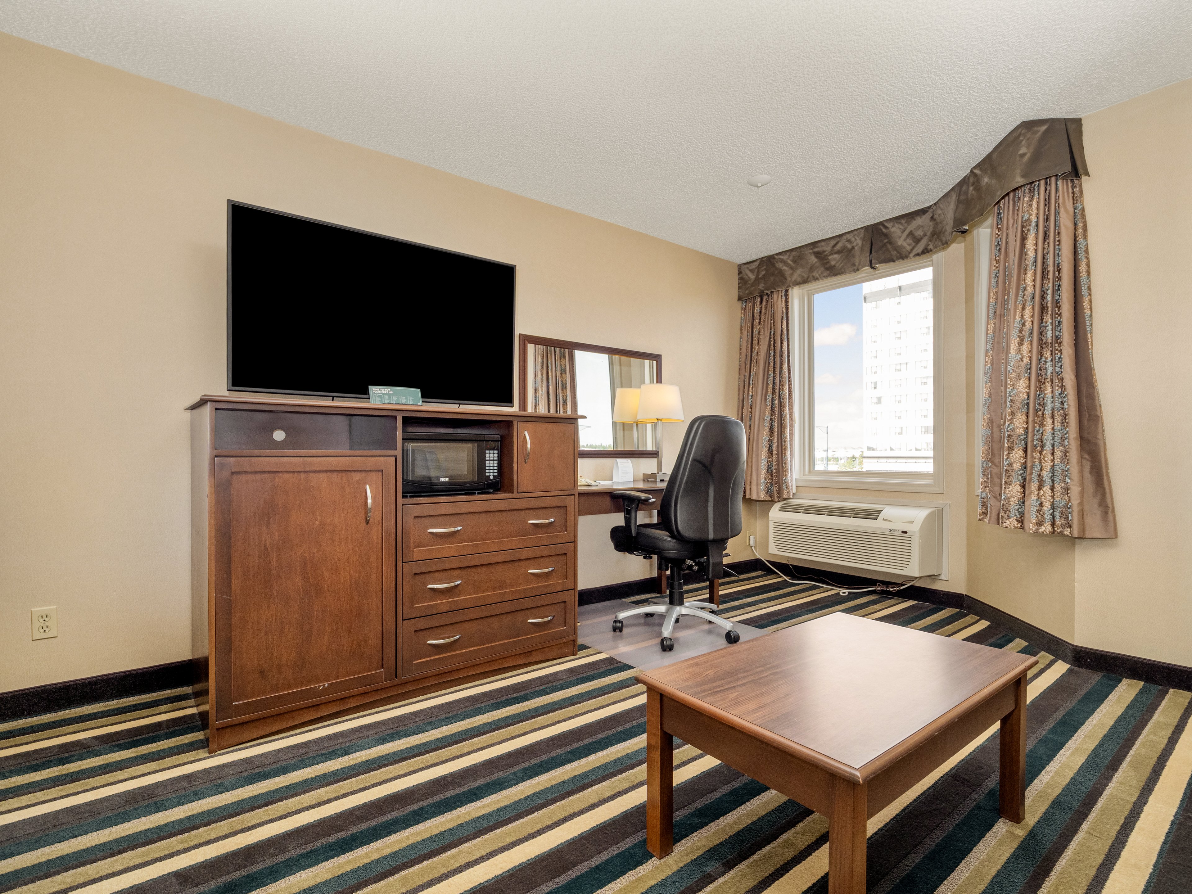 Holiday Inn Conference Ctr Edmonton South 62/72