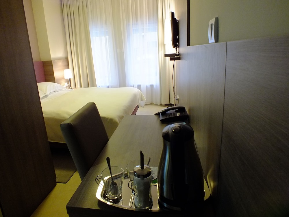 Zenit Hotel 8/19