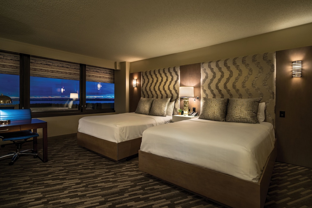 Tower, Deluxe, 2 Queen Beds