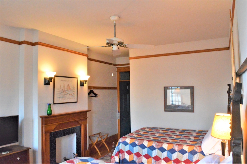 Roanoke Island Inn 33/50