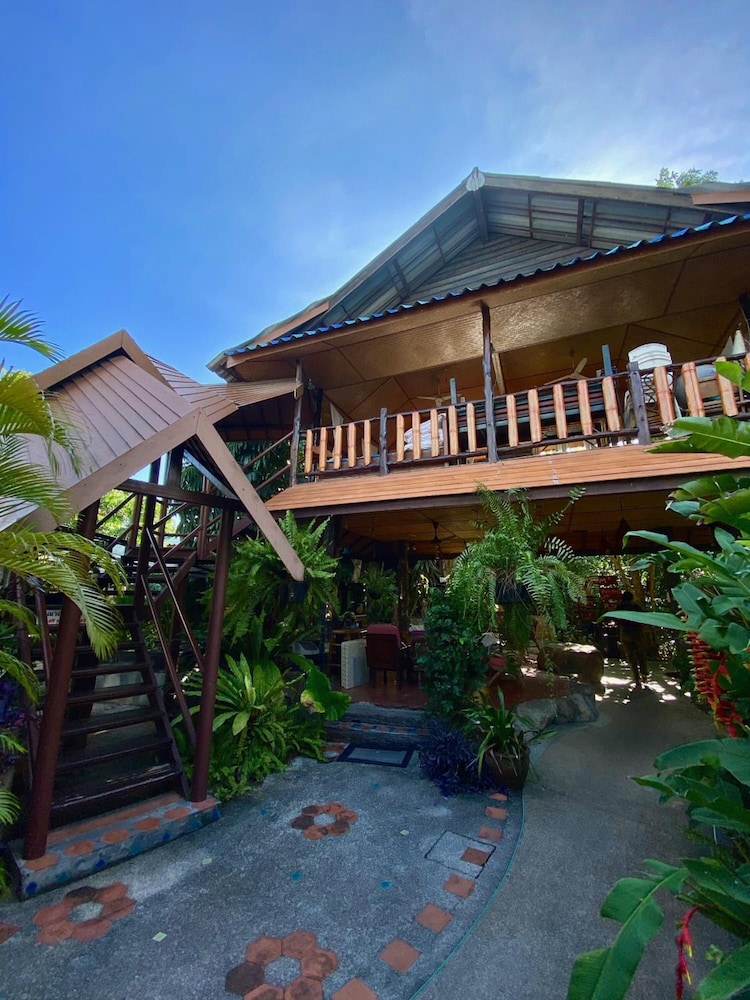 Shanti Lodge Phuket 6/58
