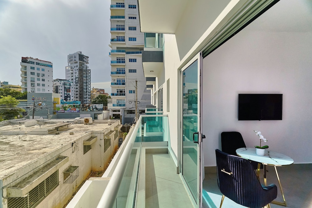 Central Suites Tower 52/62