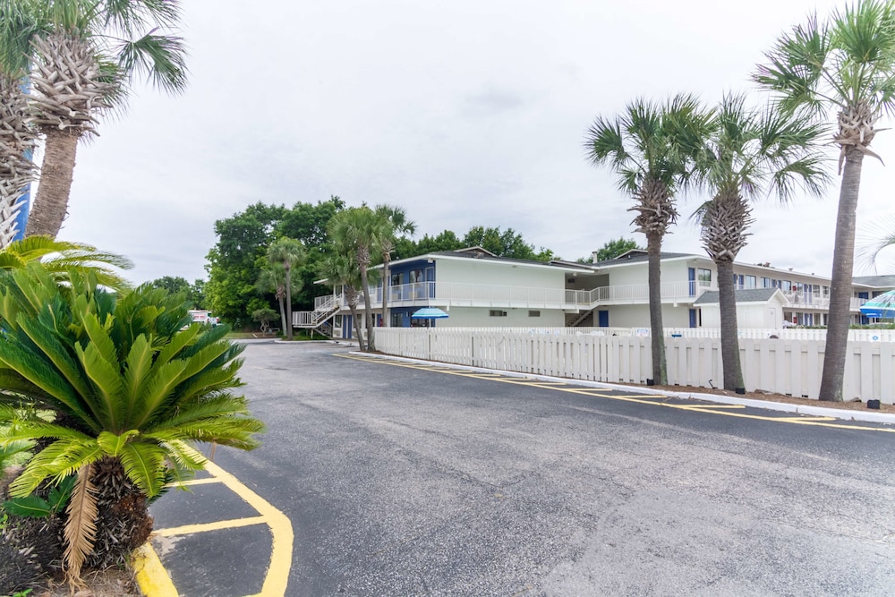 Motel6 Pensacola, FL - West 18/23
