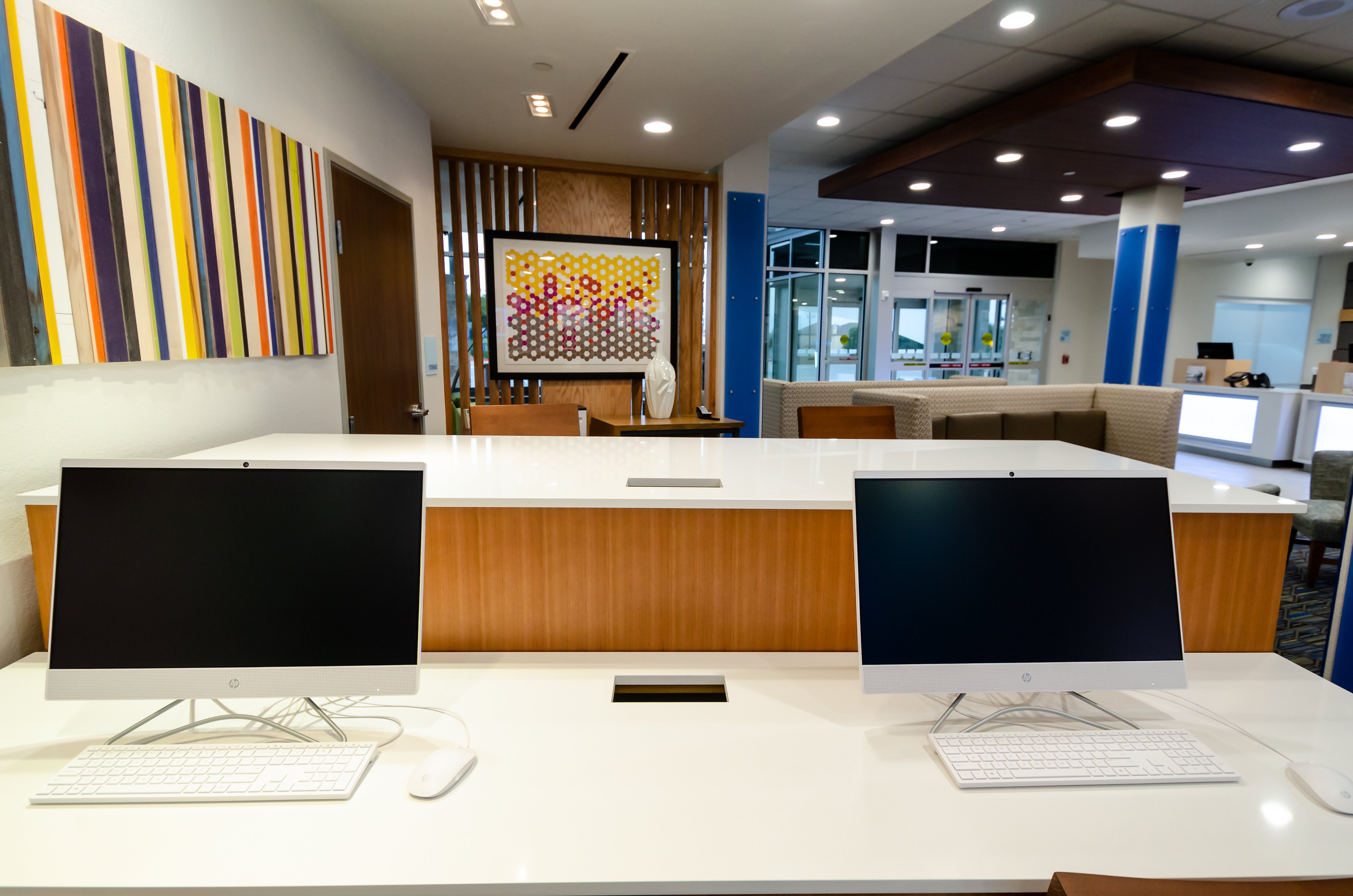 Holiday Inn Express and Suites Taylor 47/52