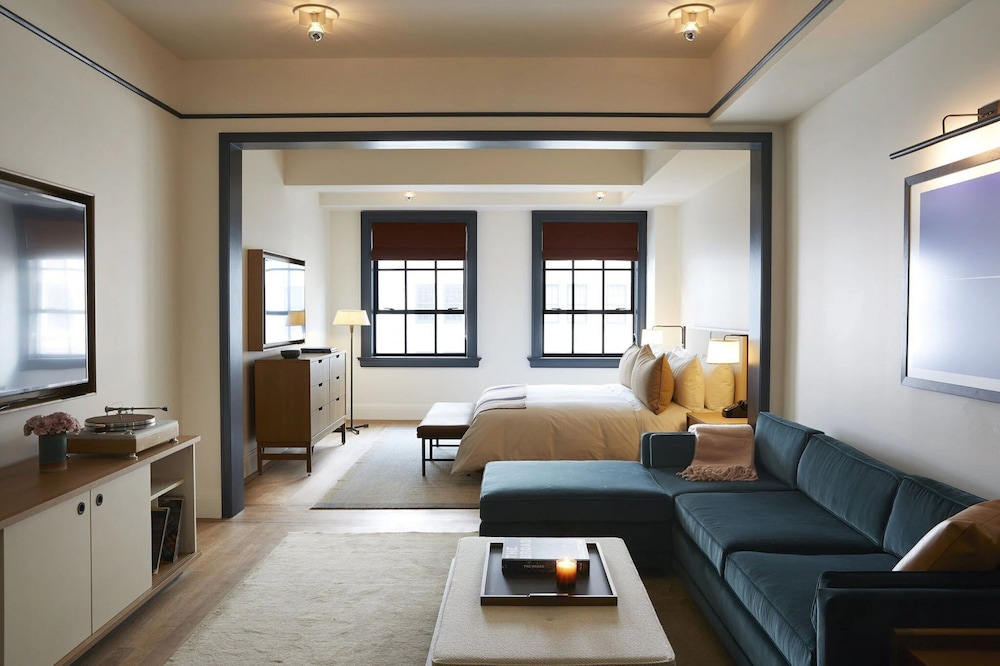 LOFT, SUITE, KING BED