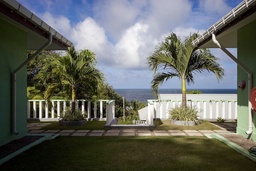 SURFERS SELF CATERING CHALETS 25/31