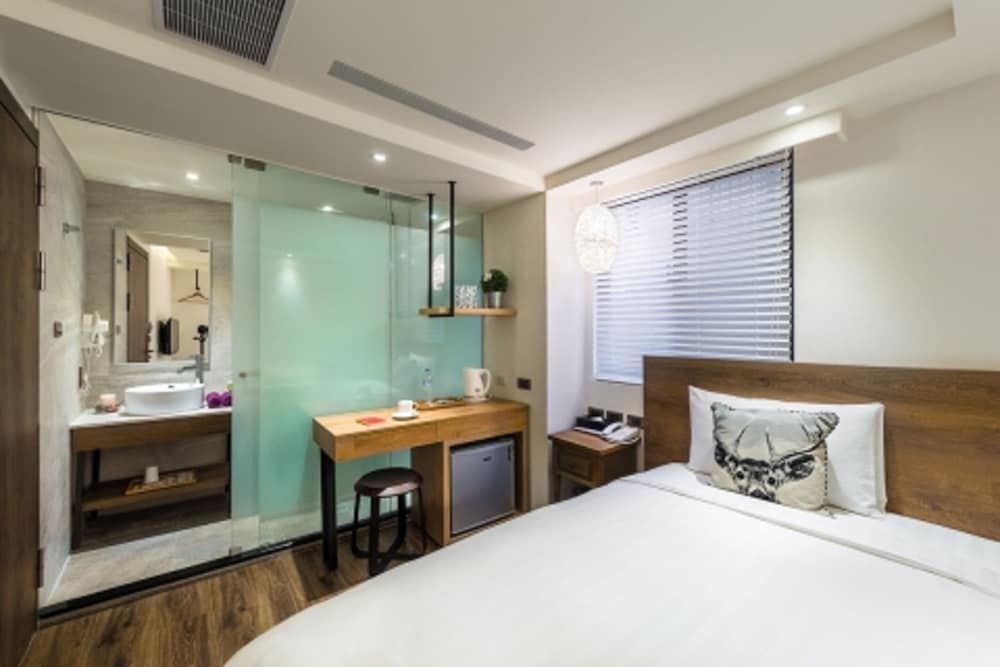 Lan Kwai Fong Garden Hotel 40/66