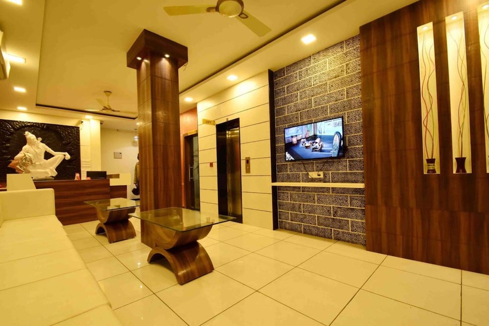Oyo 4116 Hotel Satyug 18/25