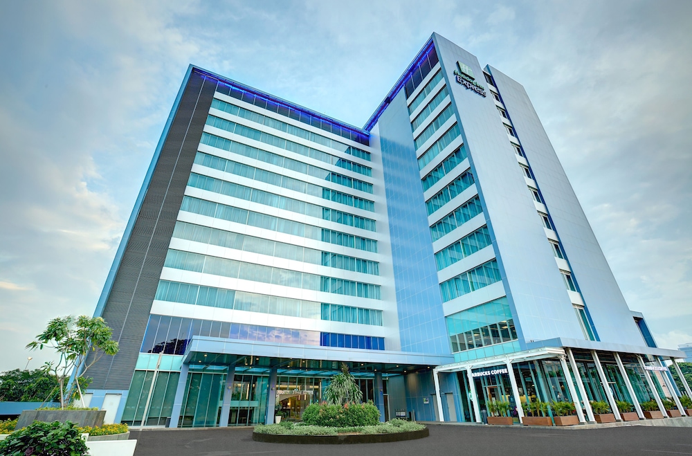 Holiday Inn Express Jakarta International Expo 3/75