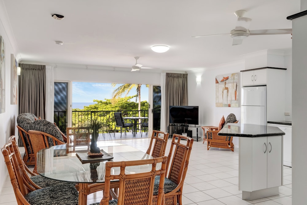 Beachfront Apartments On Trinity Beach 21/50