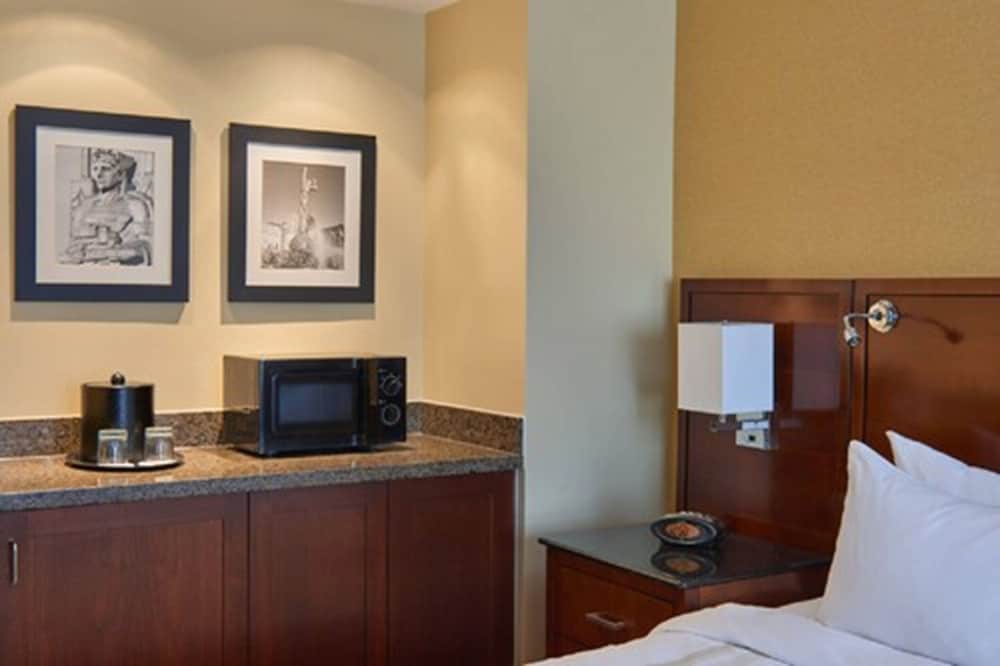 Wyndham Cleveland Airport 6/36