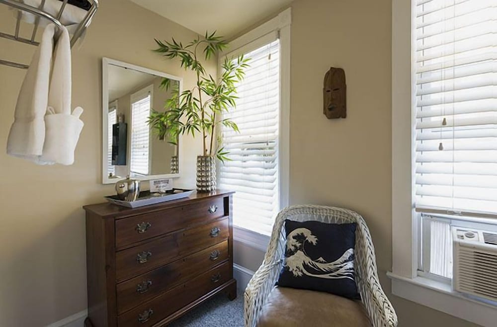 Rehoboth Guest House 26/50