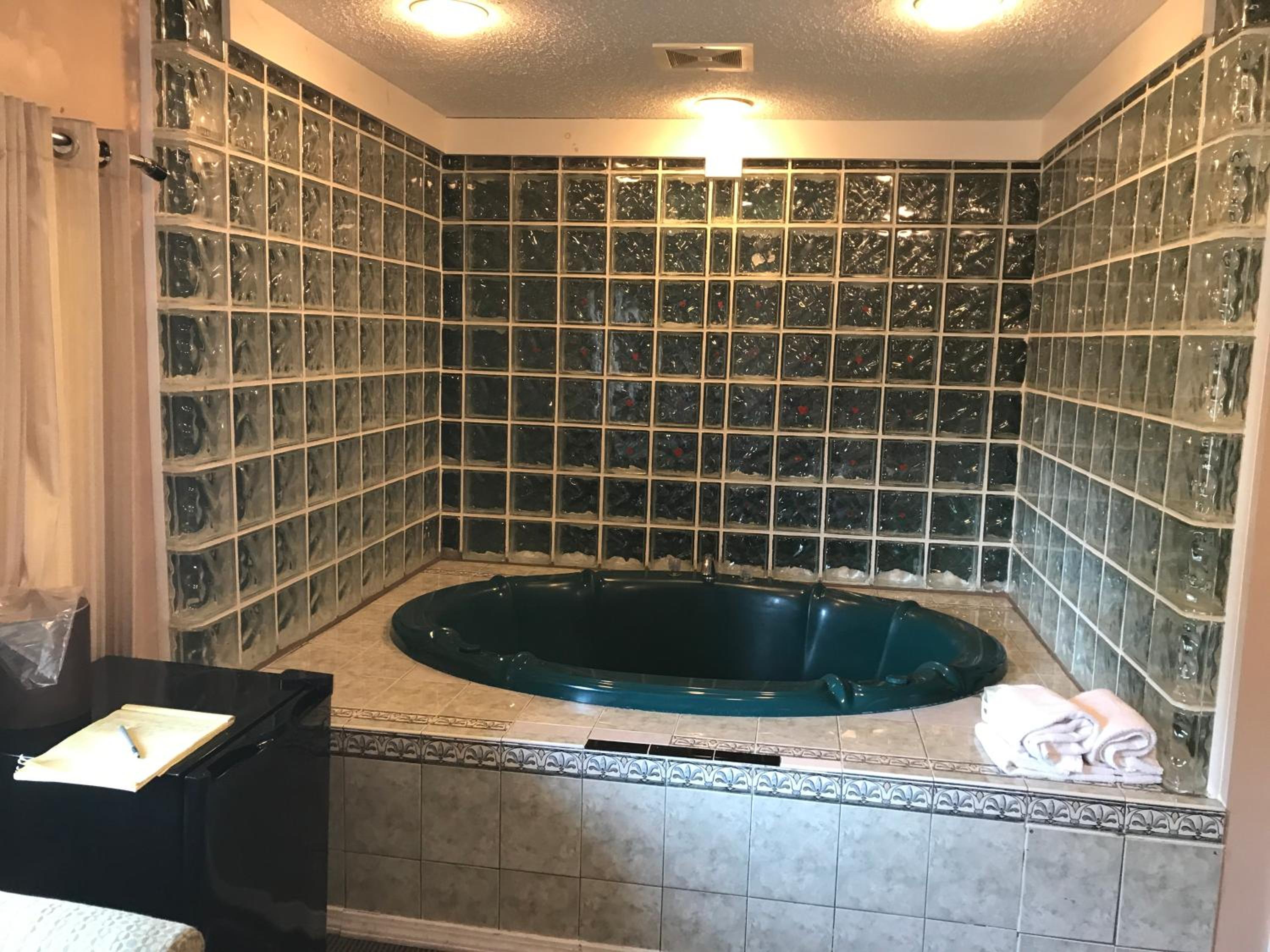 Capri Motel 28/50