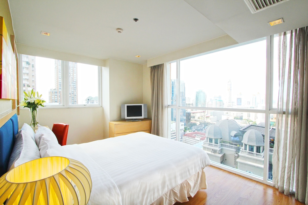 Urbana Langsuan Bangkok, Thailand 19/86