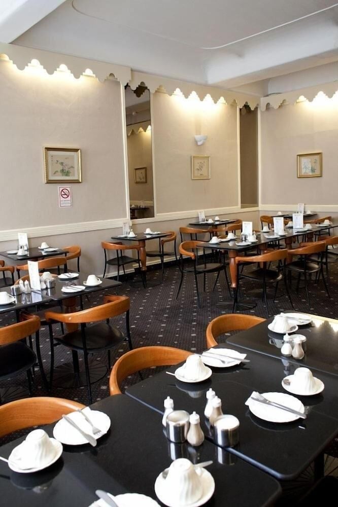 ROSE COURT HOTEL 40/49