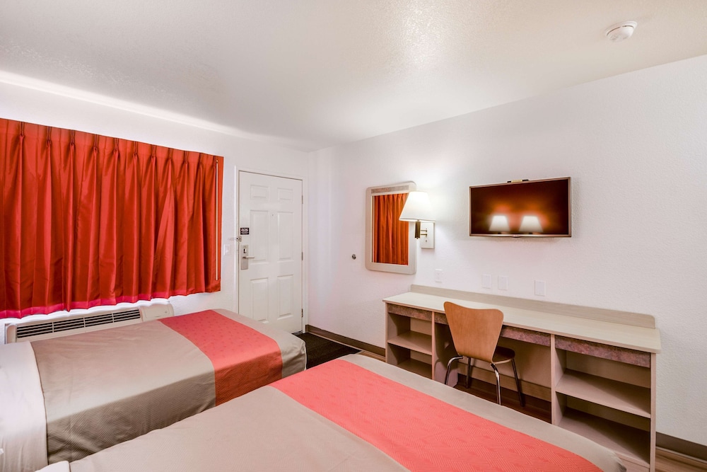 Motel6 Bellingham, WA 17/43