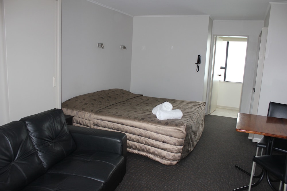 Cherylea Motel 13/72