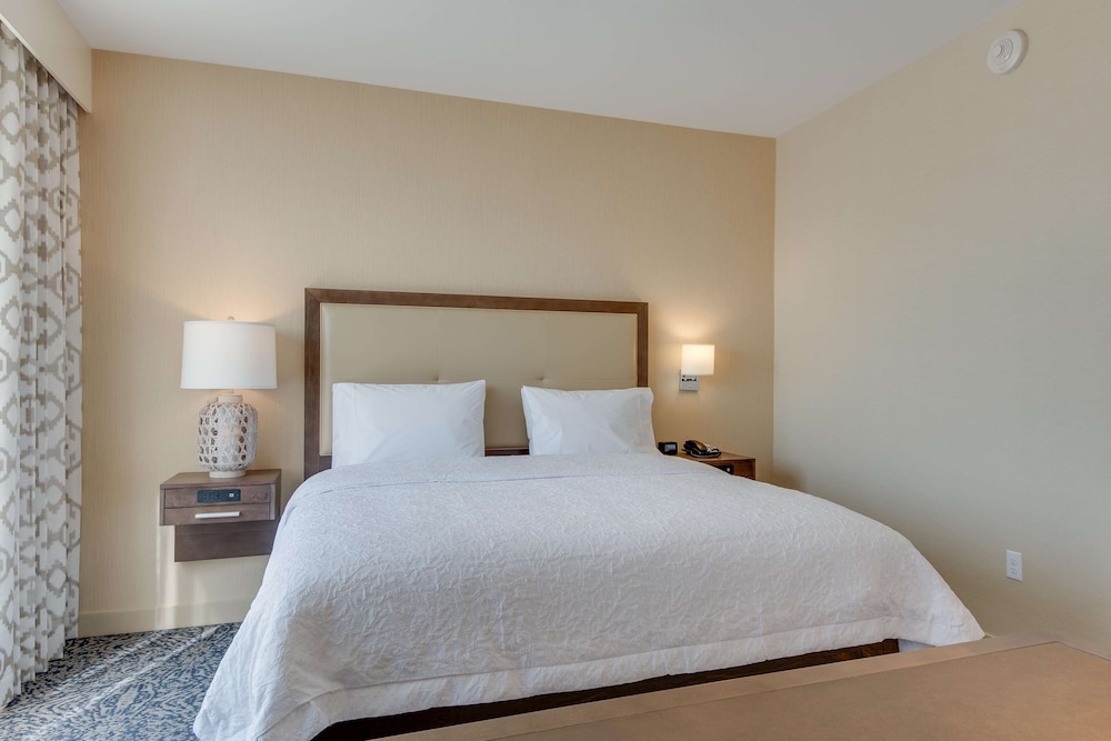 Hampton Inn And Suites Los Angeles Glendale 30/75
