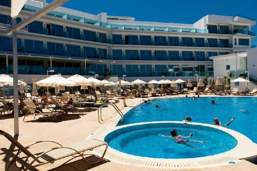 Vrissaki Beach Hotel 44/50
