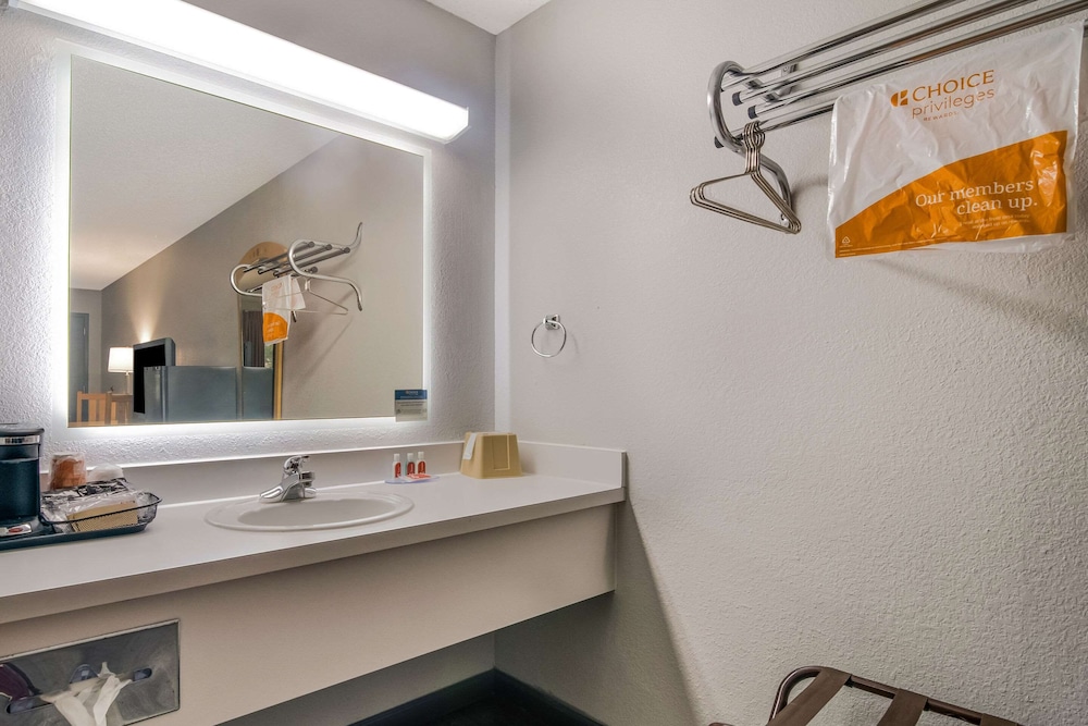 Econo Lodge Branson Theater District 38/40