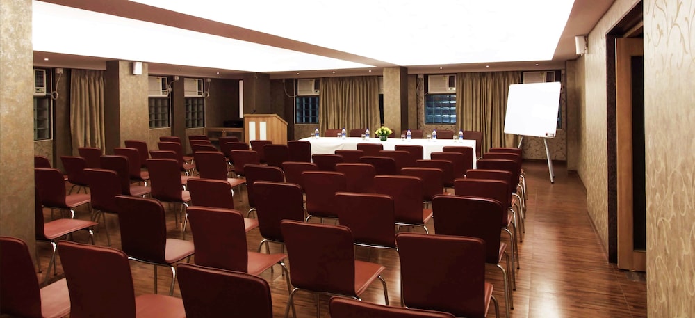 HOTEL MAHARANA INN 42/50