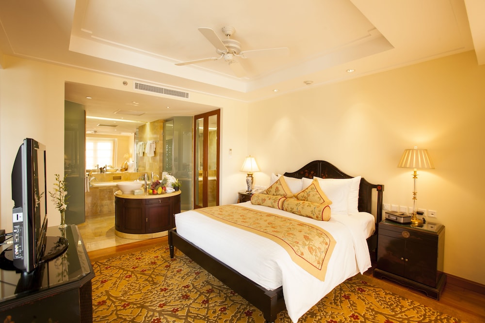 Indochine Palace 23/70